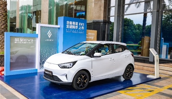 背靠79年造车积淀，全新易至EV3用“硬核安全”重新定义A00级价值