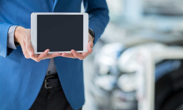 人到中年焦虑多，平安御享分红为家庭财富与保障兜底